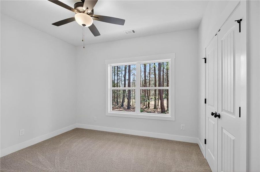 Spacious, unfurnished interior of a new home in , Silver Creek (Image 33).