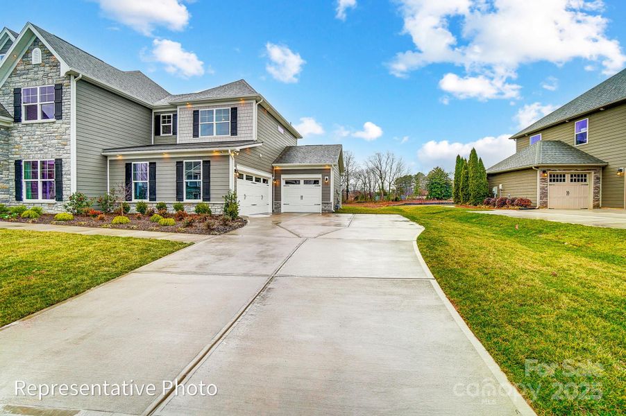 Image 12 of a home in Robinson Oaks.