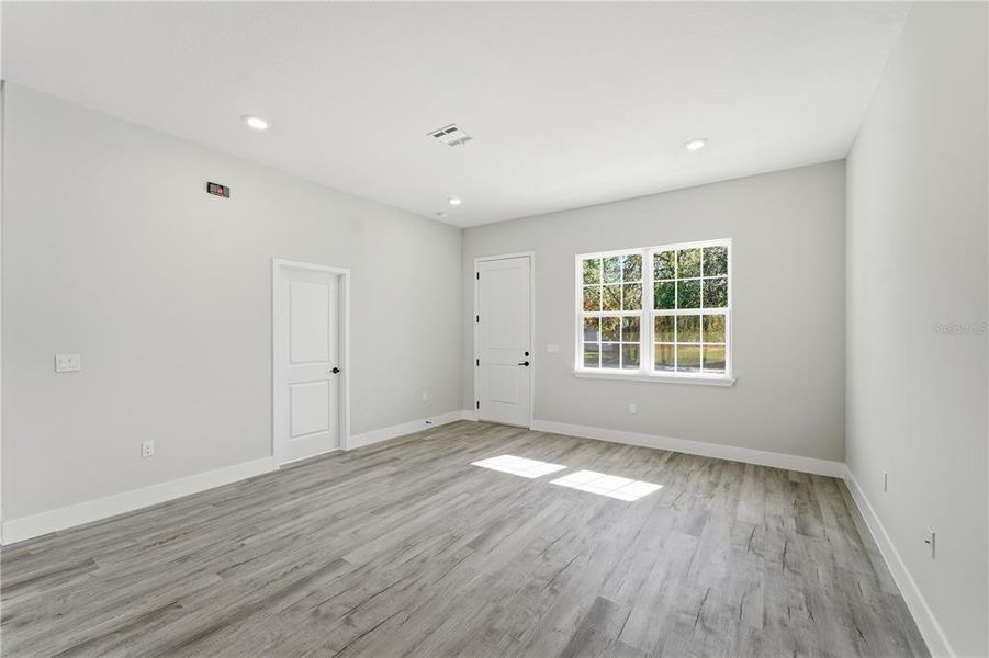 Spacious, unfurnished interior of a new home in , Ocala (Image 14).
