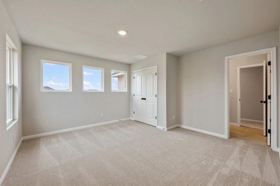 Spacious, unfurnished interior of a new home in Berry Creek Highlands, Georgetown (Image 45).