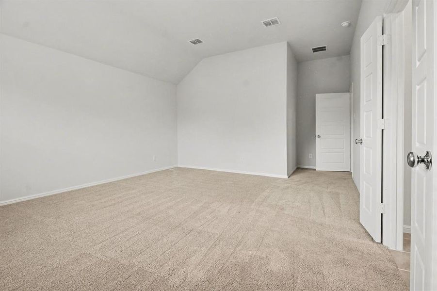 Spacious, unfurnished interior of a new home in Stratton Place, Greenville (Image 23).