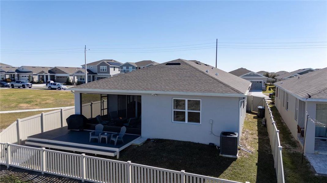 Exterior details and patio area of a home in , Lake Alfred (Image 28).