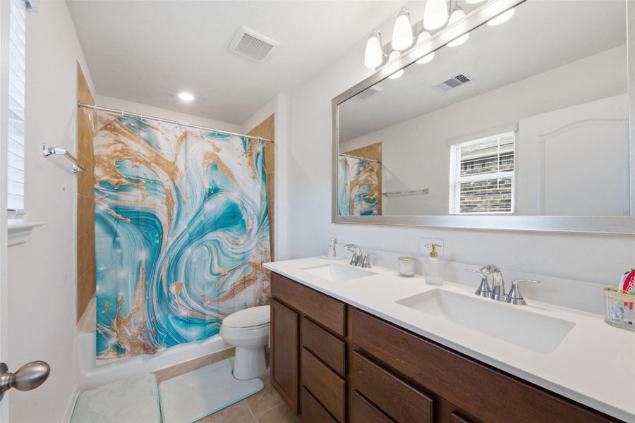 Furnished interior view inside a new home in , Katy (Image 13).