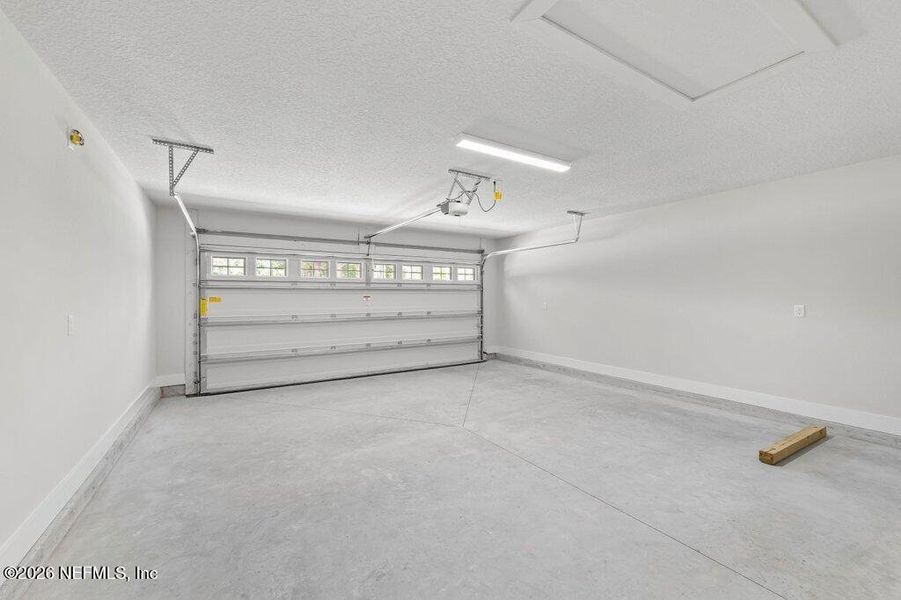 Spacious, unfurnished interior of a new home in , Middleburg (Image 21).