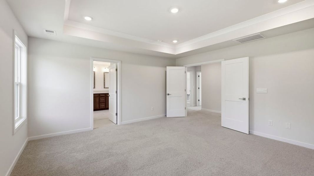 Spacious, unfurnished interior of a new home in Sycamore Cove, Woodruff (Image 34).