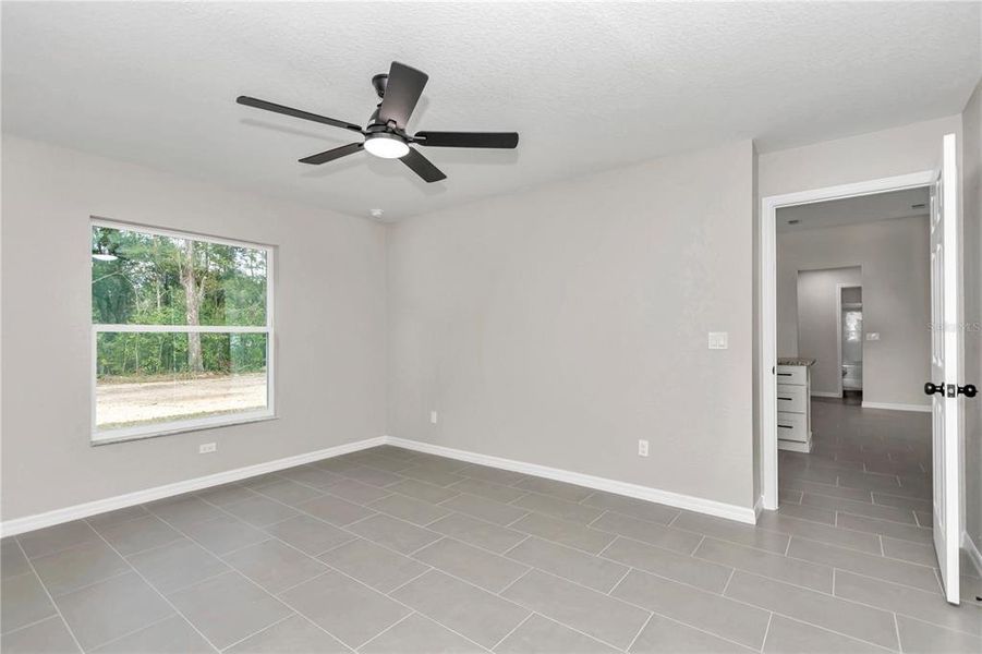Spacious, unfurnished interior of a new home in , Ocala (Image 30).