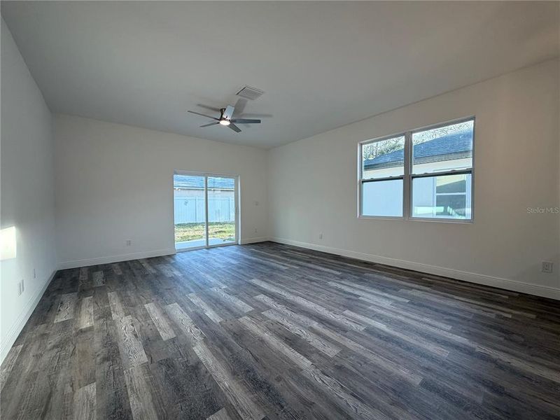 Spacious, unfurnished interior of a new home in , Daytona Beach (Image 10).