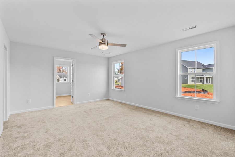 Spacious, unfurnished interior of a new home in Hanes Lake, Winston-Salem (Image 29).