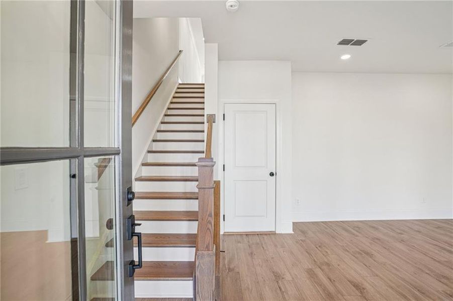 Spacious, unfurnished interior of a new home in IveyBrooke, Alpharetta (Image 24).