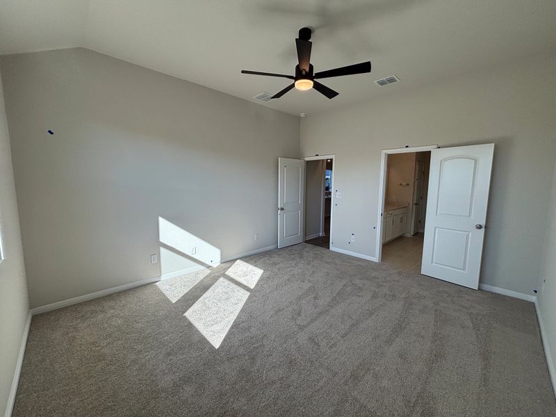 Spacious, unfurnished interior of a new home in Cannon Ranch 40s, Dripping Springs (Image 19).