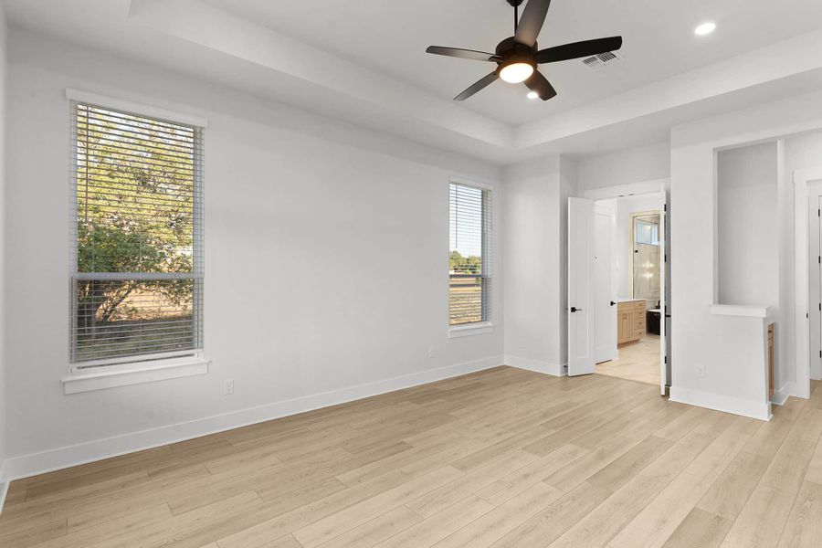 Spacious, unfurnished interior of a new home in Feathergrass, Florence (Image 54).