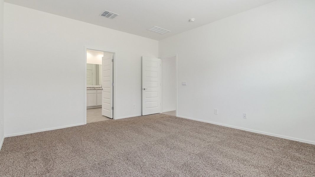 Spacious, unfurnished interior of a new home in Sycamore Vista, Vail (Image 23).