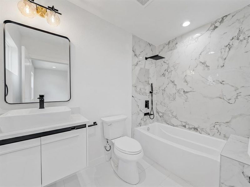Furnished interior view inside a new home in , Dallas (Image 12).