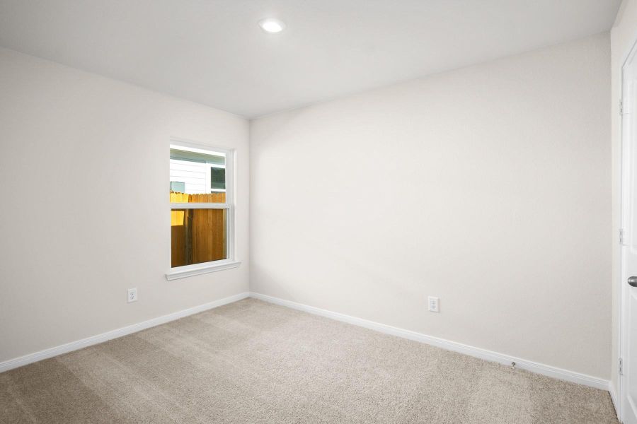 Spacious, unfurnished interior of a new home in Pinewood Trails, Cleveland (Image 12).