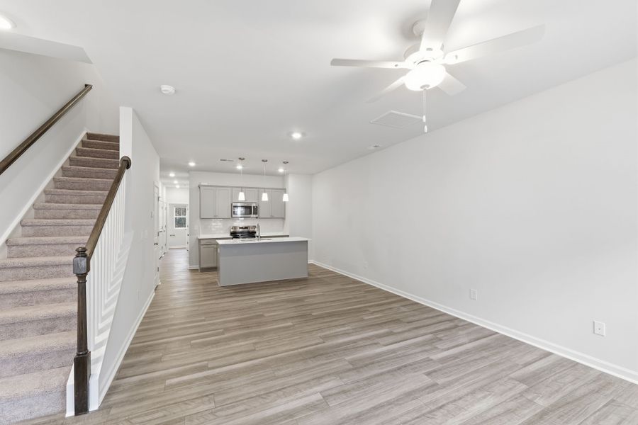 Spacious, unfurnished interior of a new home in Lakeview Village, Charlotte (Image 15).