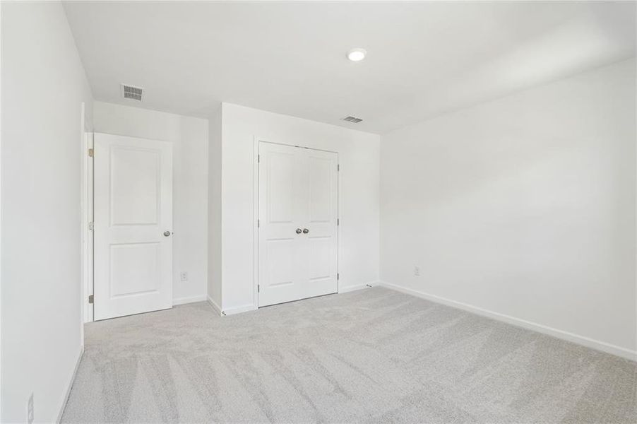 Spacious, unfurnished interior of a new home in Heritage River, Euharlee (Image 31).