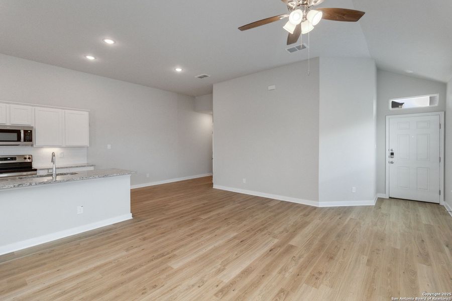 Spacious, unfurnished interior of a new home in , San Antonio (Image 29).