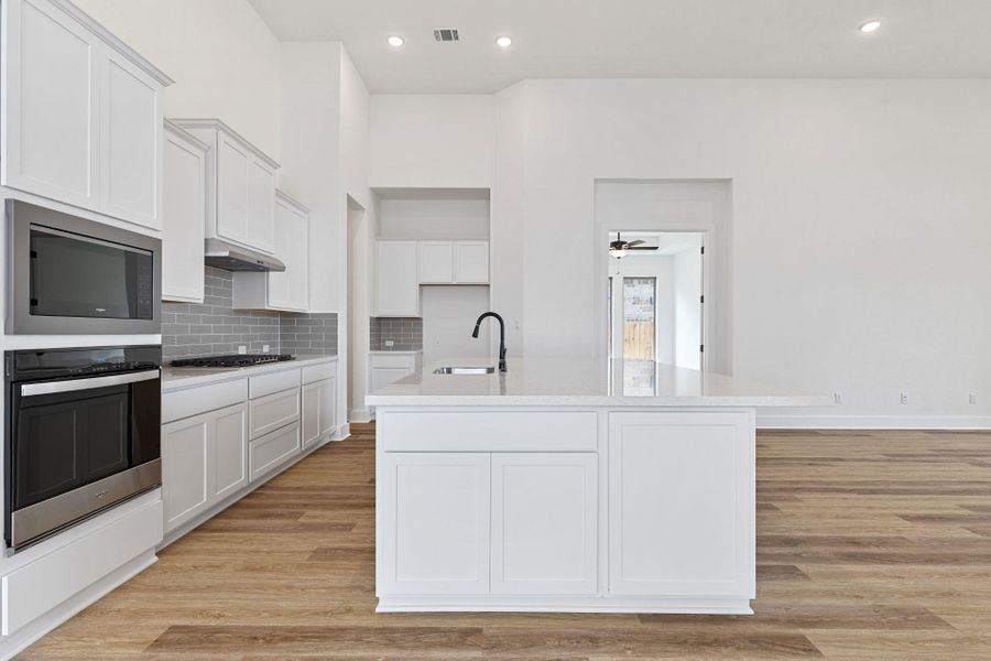 Stunning finishes in Light & Bright Kitchen Stunning finishes in Light & Bright Kitchen