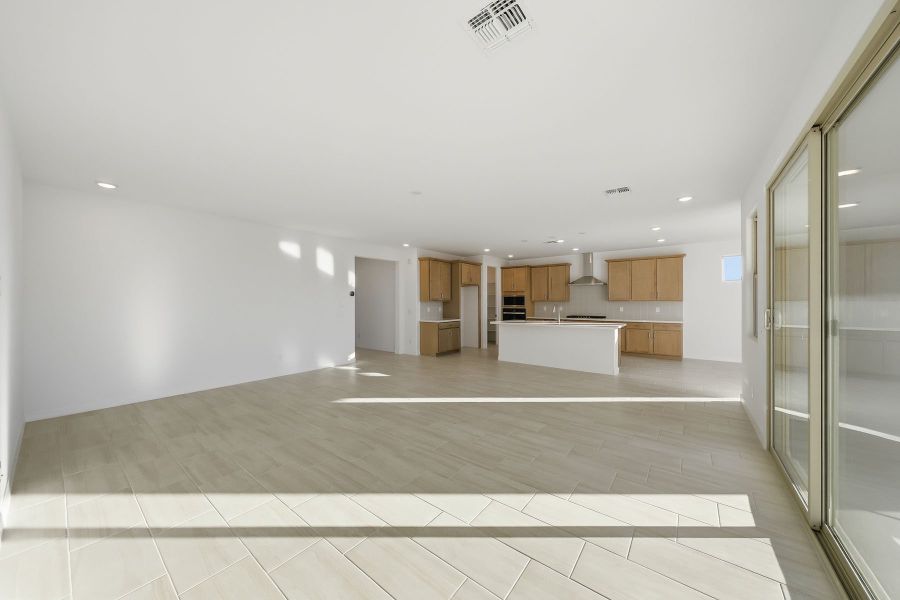 Spacious, unfurnished interior of a new home in Tierra Vistoso, Surprise (Image 8).