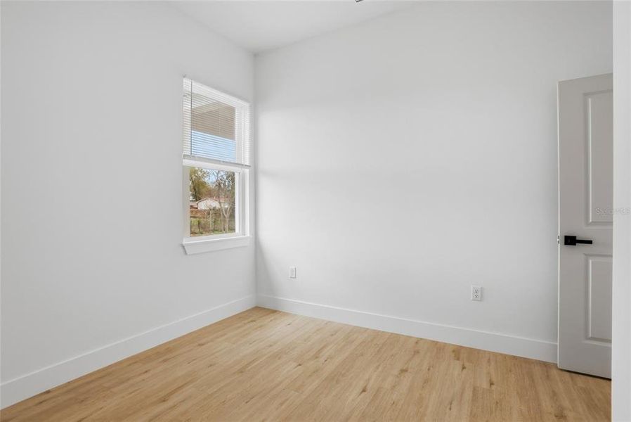 Spacious, unfurnished interior of a new home in , Orlando (Image 30).