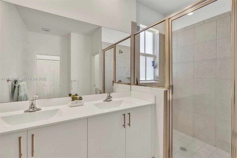 Furnished interior view inside a new home in , Coral Springs (Image 14).