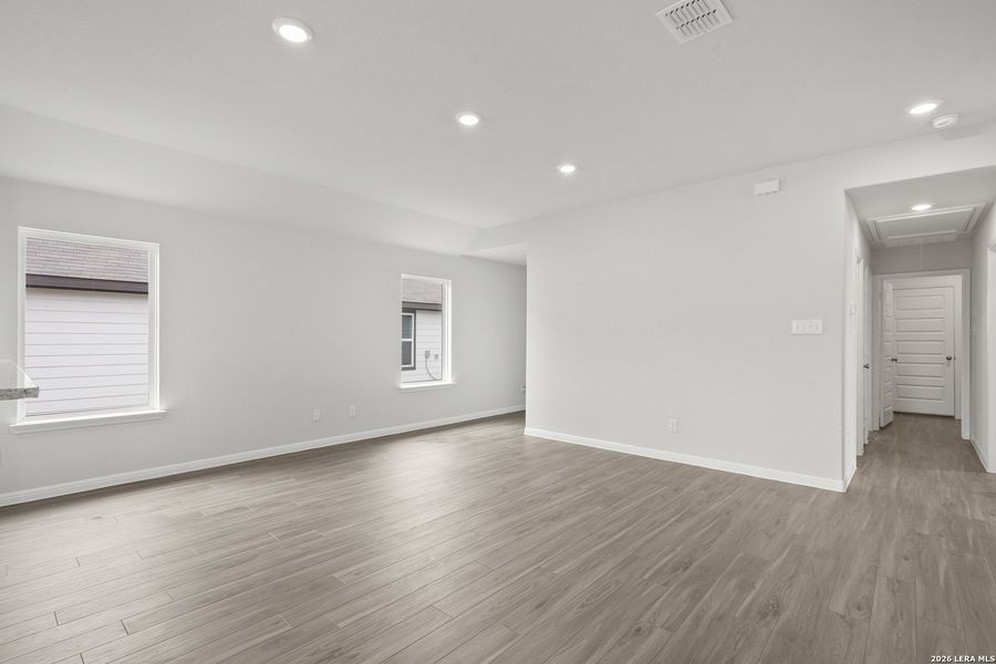 Spacious, unfurnished interior of a new home in Applewhite Meadows, San Antonio (Image 12).