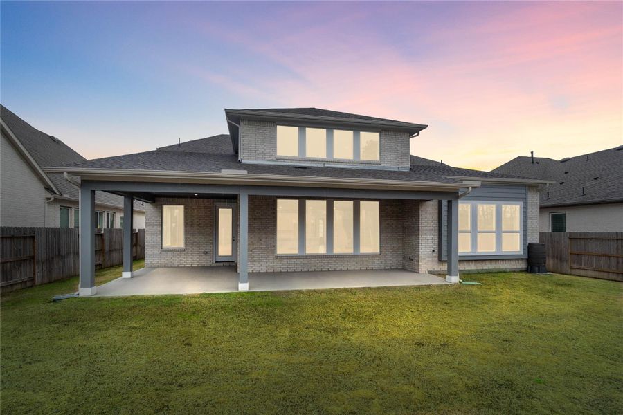 Come explore this generous backyard—perfect for kids to play freely and adults to unwind in comfort!