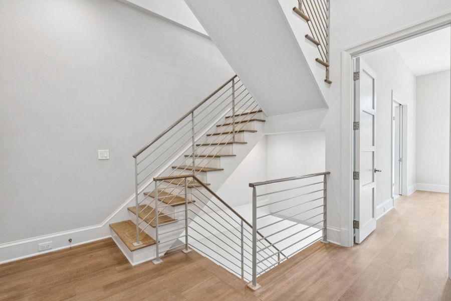 Spacious, unfurnished interior of a new home in , Charleston (Image 35).