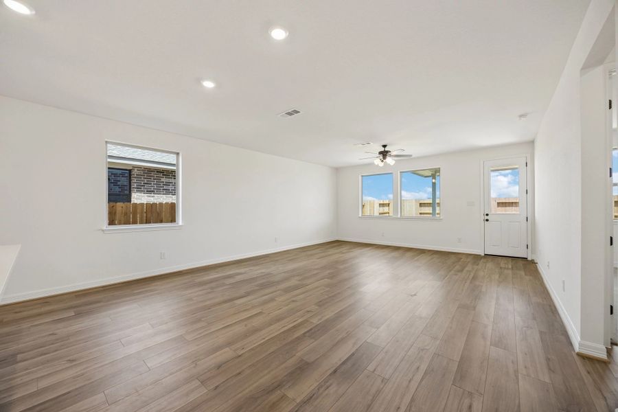 Spacious, unfurnished interior of a new home in Azalea, Brookshire (Image 12).
