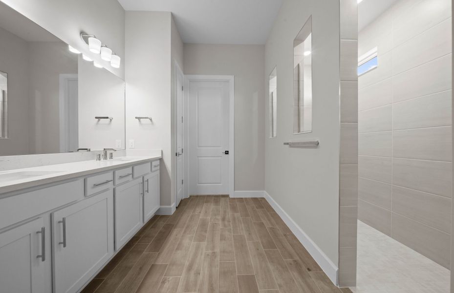 Furnished interior view inside a new home in Del Webb Oak Creek, North Fort Myers (Image 17).