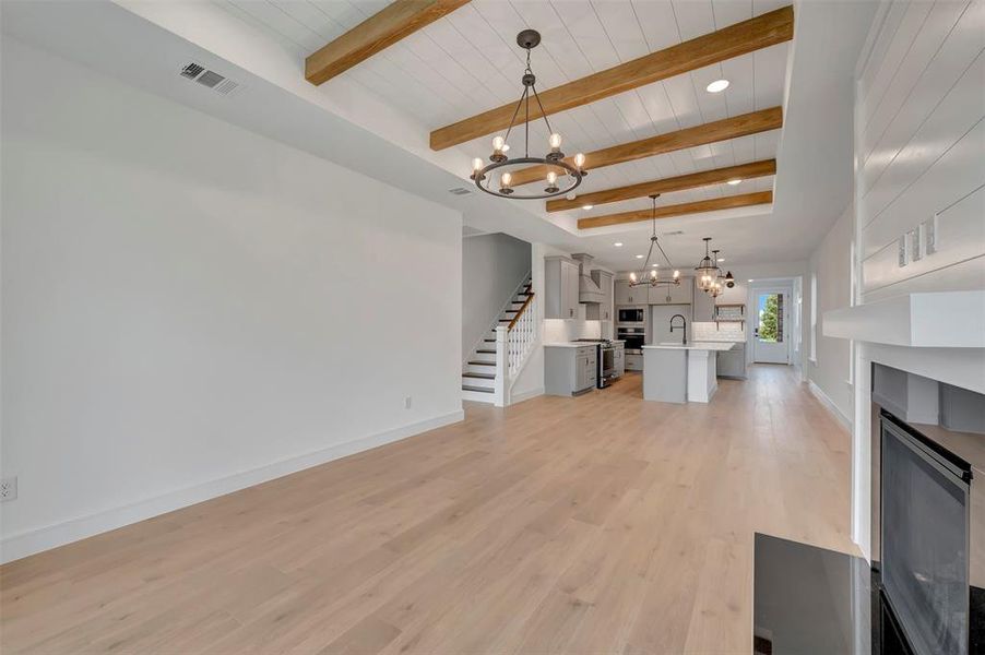 Spacious, unfurnished interior of a new home in Heath Golf & Yacht Villas, Heath (Image 22).