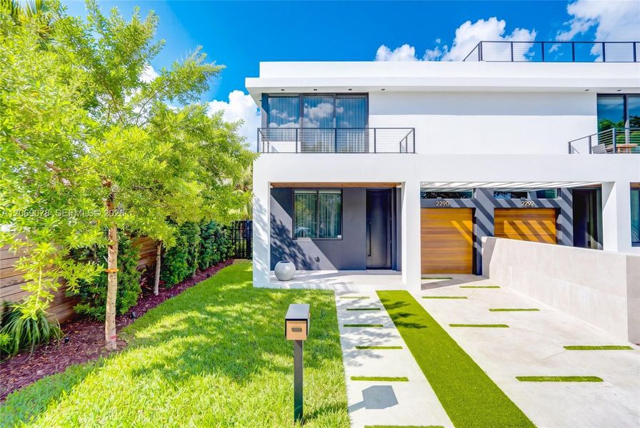 Exterior details and patio area of a home in , Miami (Image 25).