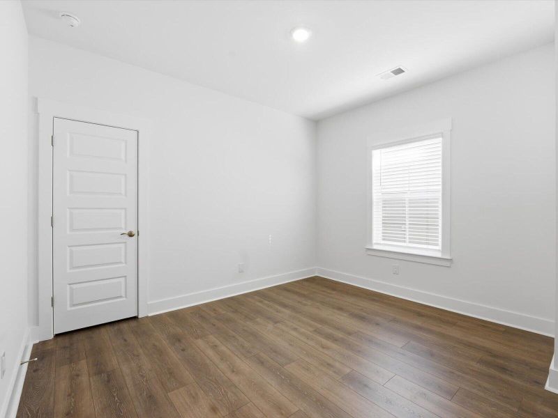 Spacious, unfurnished interior of a new home in The Coves at Lakes of Cane Bay, Summerville (Image 23).