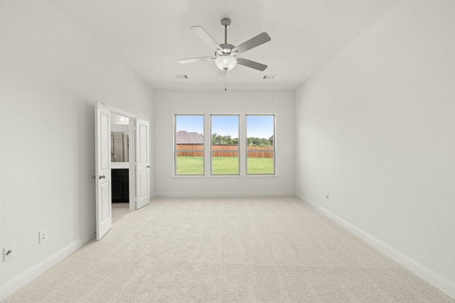 Spacious, unfurnished interior of a new home in Stone Eagle, Azle (Image 28).