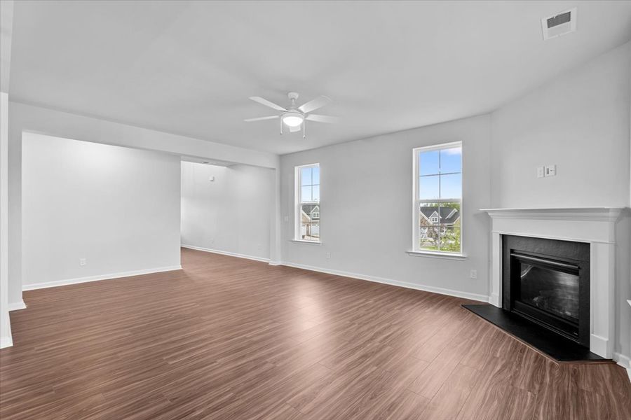 Spacious, unfurnished interior of a new home in Fieldstone, Lexington (Image 23).