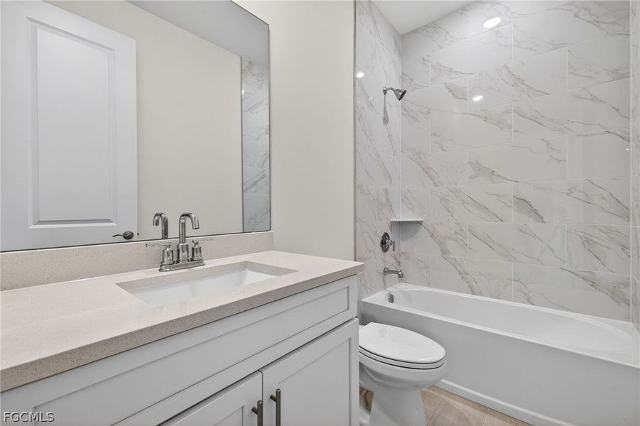 Furnished interior view inside a new home in Cape Coral, Cape Coral (Image 16).