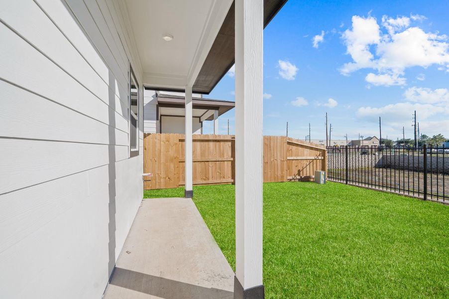 Exterior details and patio area of a home in Metro Village, Houston (Image 3).