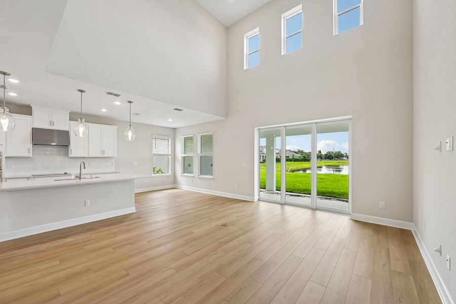 Spacious, unfurnished interior of a new home in Tiburon, Nokomis (Image 10).