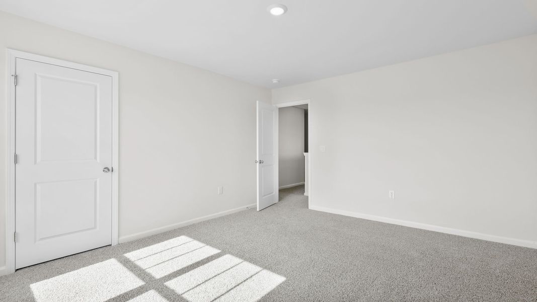 Spacious, unfurnished interior of a new home in Foxbank, Gray Court (Image 22).