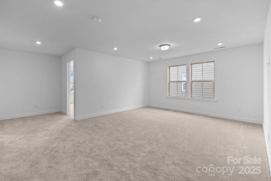 Spacious, unfurnished interior of a new home in Lakeside Glen, York (Image 16). Spacious, unfurnished interior of a new home in Lakeside Glen, York (Image 16).