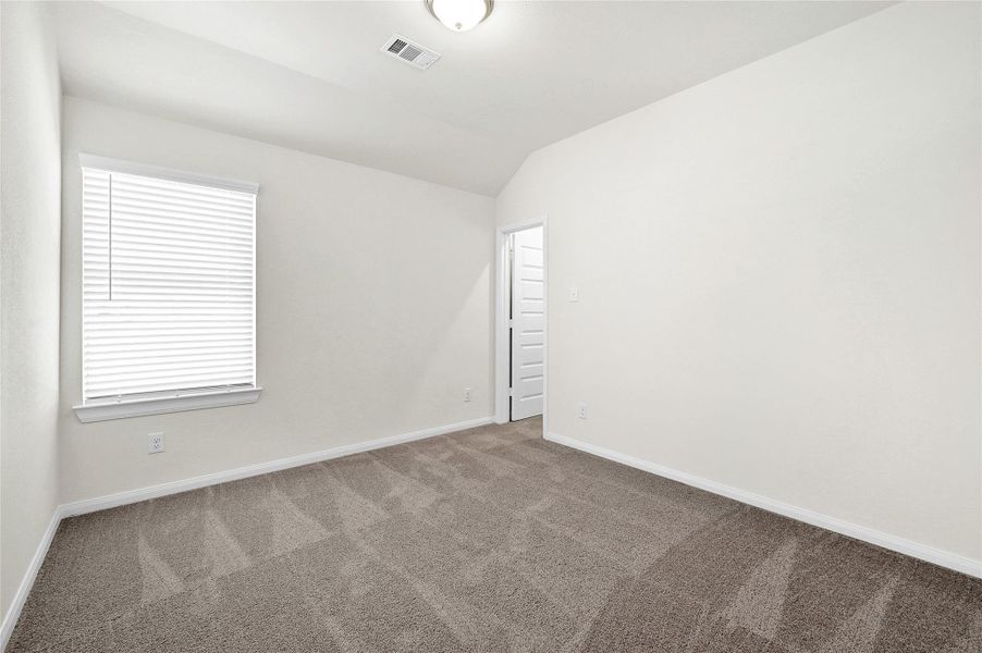 Spacious, unfurnished interior of a new home in Aldine Pines, Houston (Image 22).