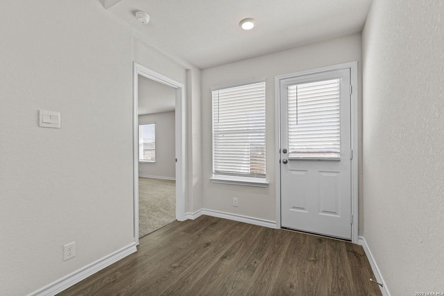 Spacious, unfurnished interior of a new home in Steele Creek, Cibolo (Image 25).