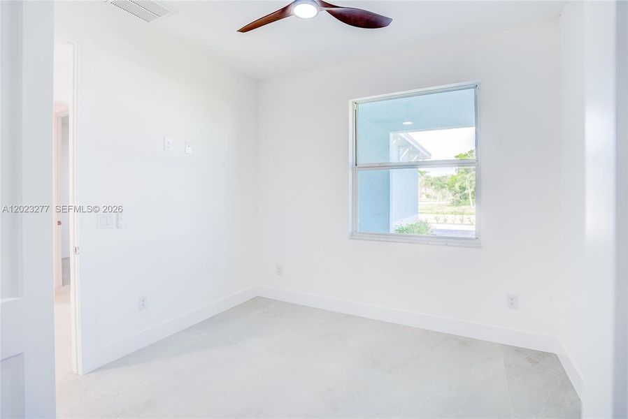 Spacious, unfurnished interior of a new home in , Cape Coral (Image 17).