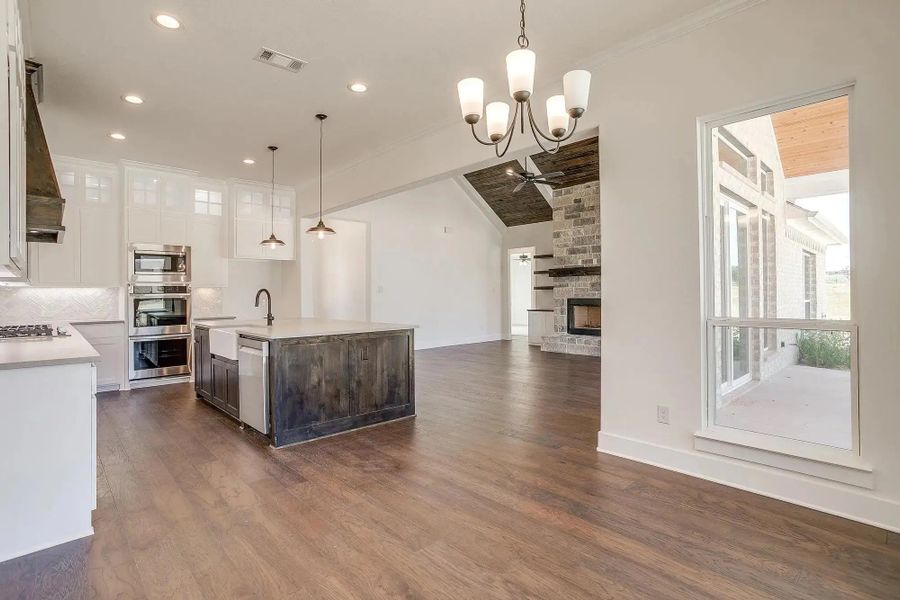 Representative furnished interior of a home built from the The Nathan by Elmwood Custom Homes in Ranch at Stone Hill, Waxahachie (Image 17).