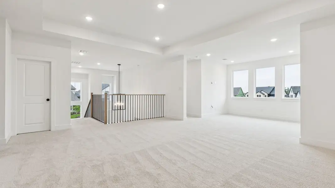 Spacious, unfurnished interior of a new home in Eliana, McKinney (Image 25).