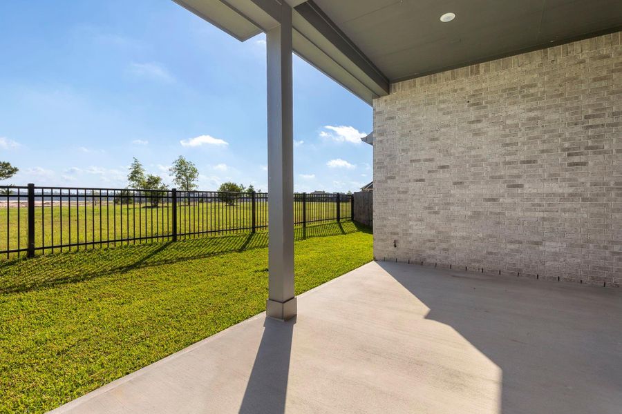 Exterior details of a home in Mavera, Conroe (Image 12).