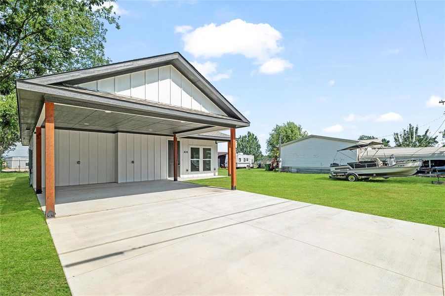 Front exterior of a new home in , Whitesboro, TX, highlighting curb appeal (Image 2). Front exterior of a new home in , Whitesboro, TX, highlighting curb appeal (Image 2).