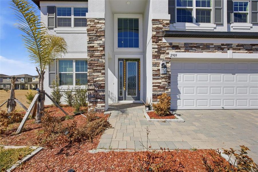 Exterior details and patio area of a home in , Zephyrhills (Image 4).