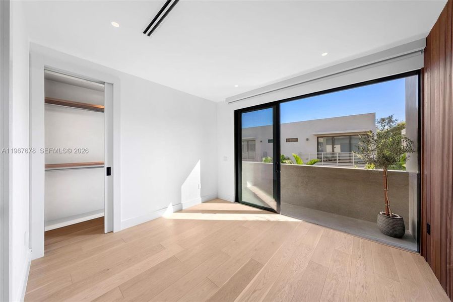 Spacious, unfurnished interior of a new home in , Miami (Image 80).