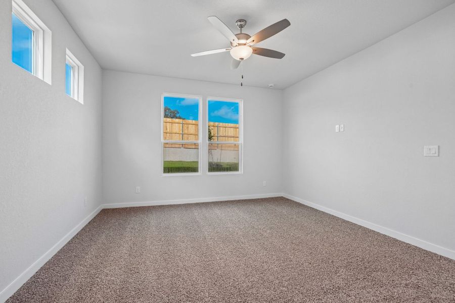 Spacious, unfurnished interior of a new home in The Meadows at Hunters Ranch, San Antonio (Image 27).